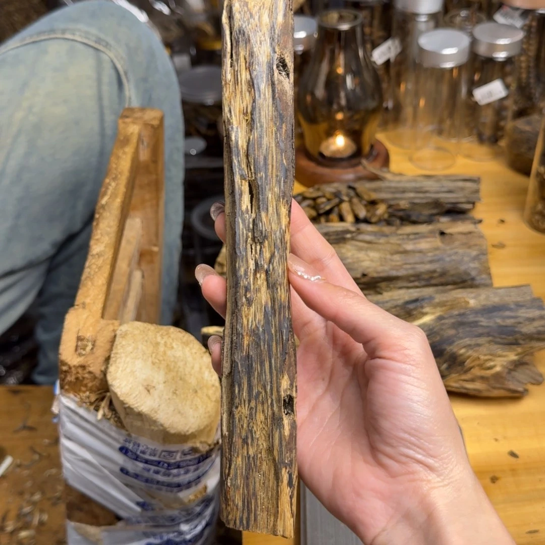 沉香手把件陆河品种块料50克