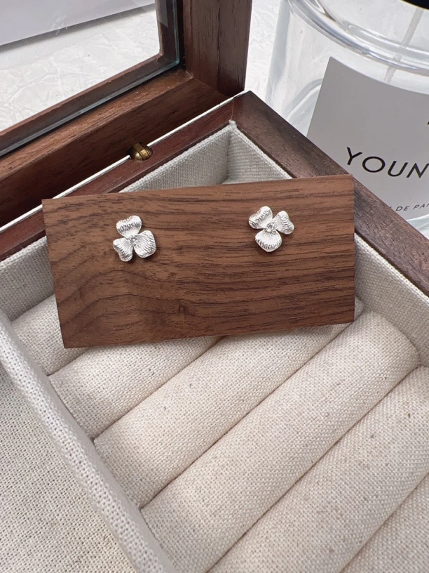 925银合成锆石耳饰 日韩厂复古高级时尚百搭合成锆石小花银耳饰