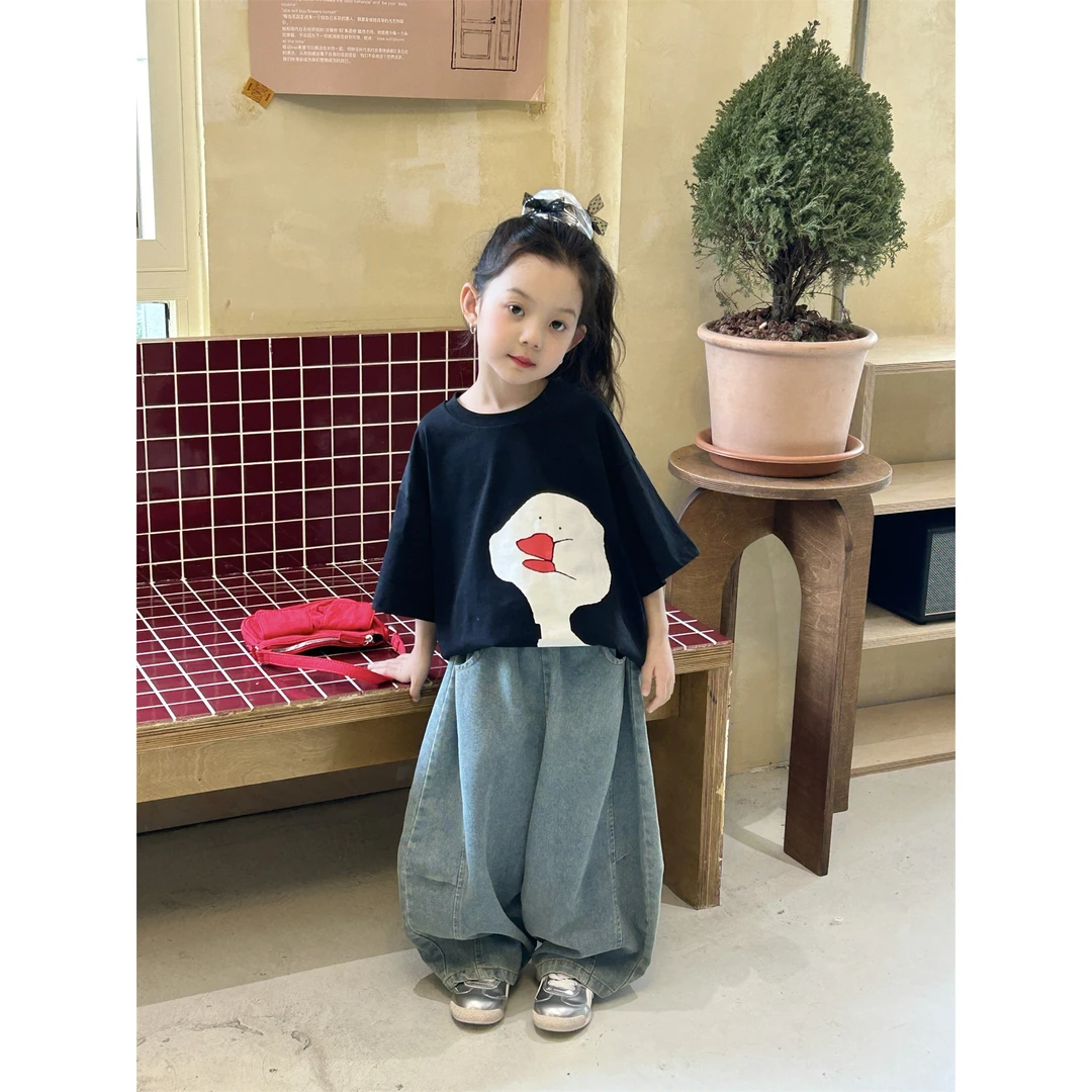 小粉象 ·女童夏季新款休闲卡通鸭子宽松短袖时髦牛仔弯刀裤套装