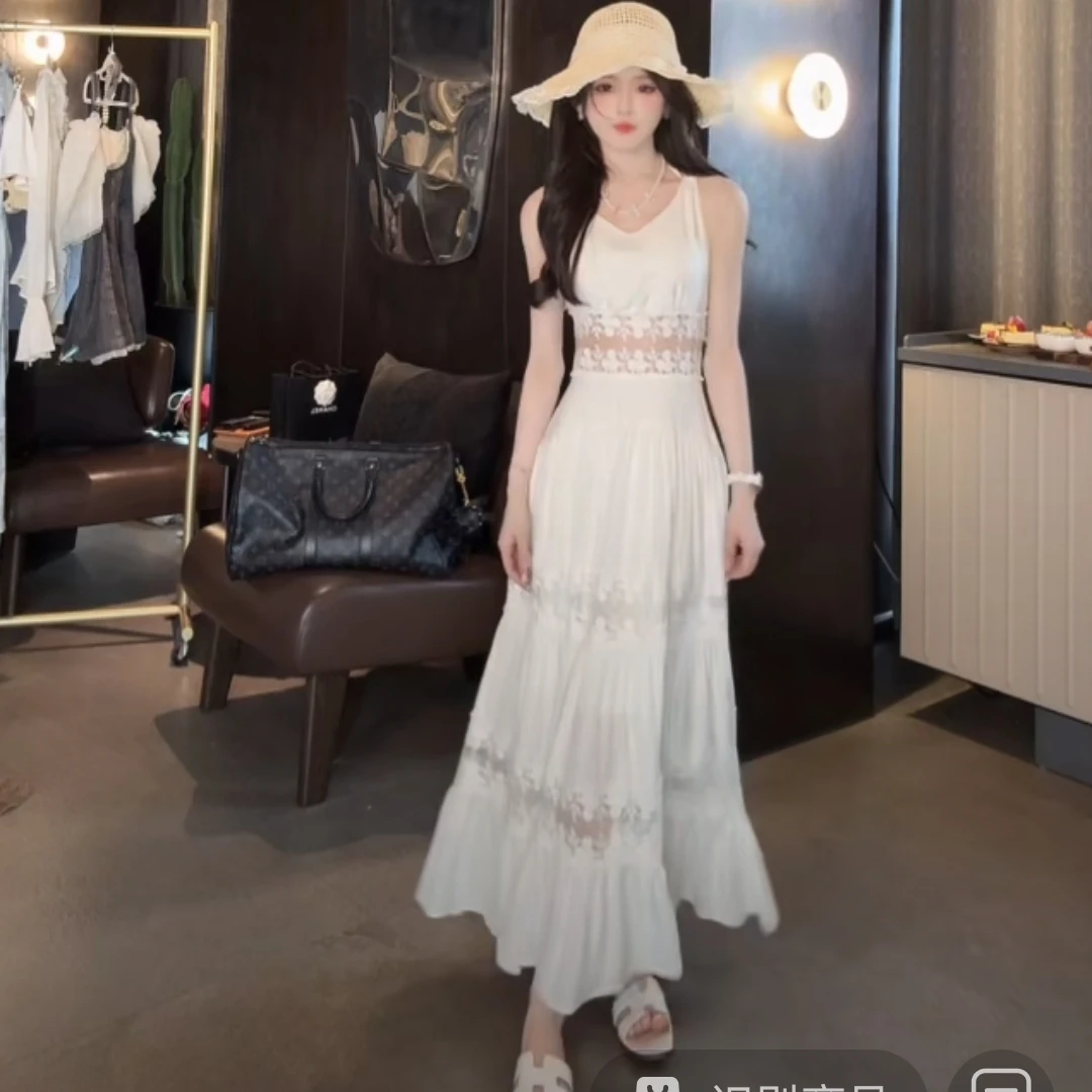 蕾丝拼接吊带连衣裙女收腰气 质高级感度假长裙