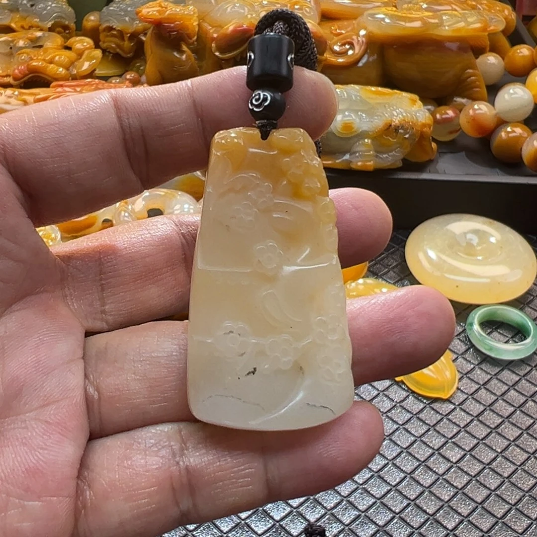 颈饰未镶嵌石英质玉