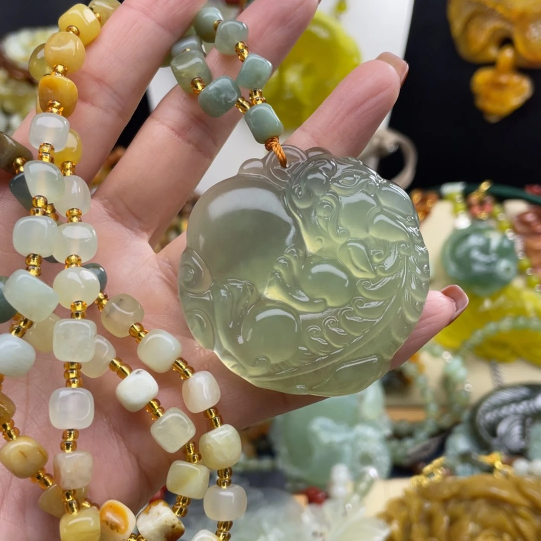 未镶嵌蛇纹石玉颈饰