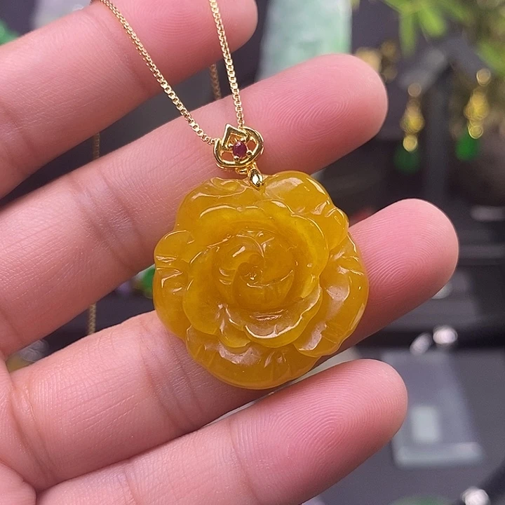 翡翠未镶嵌吊坠(赠链)