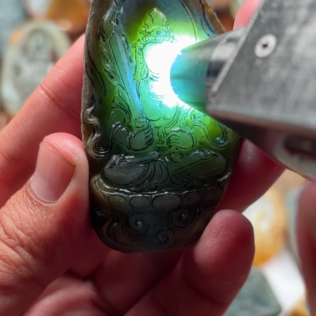 思***沙未镶嵌定制翡翠虚空藏