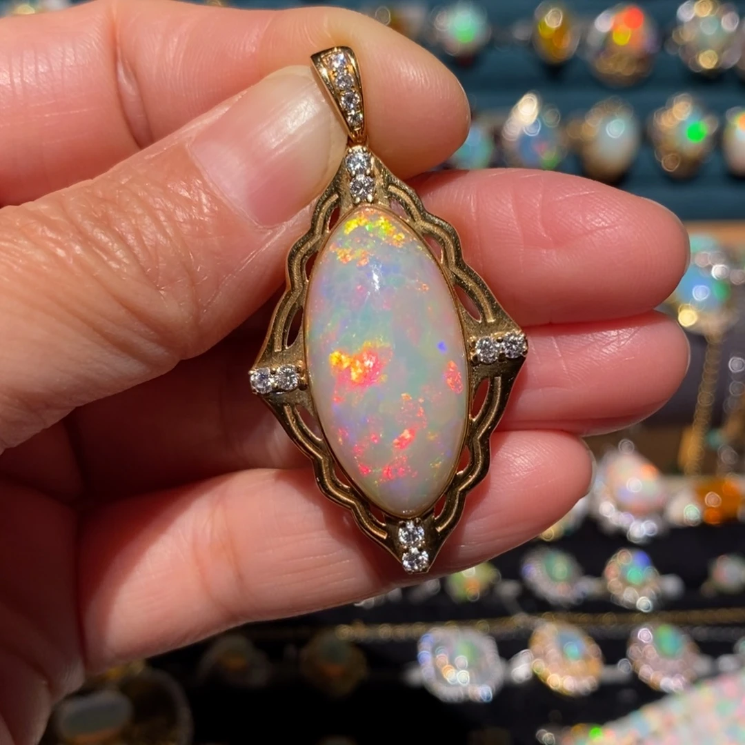 欧泊18K金镶嵌吊坠