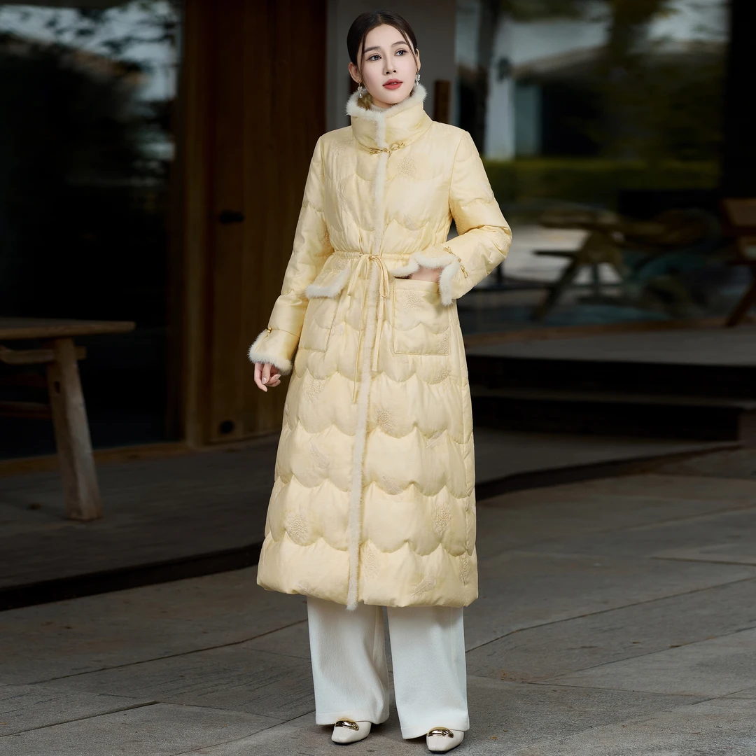 H516黄色新中式复古长款白鸭绒羽绒服女2025冬季新款高领国风外套