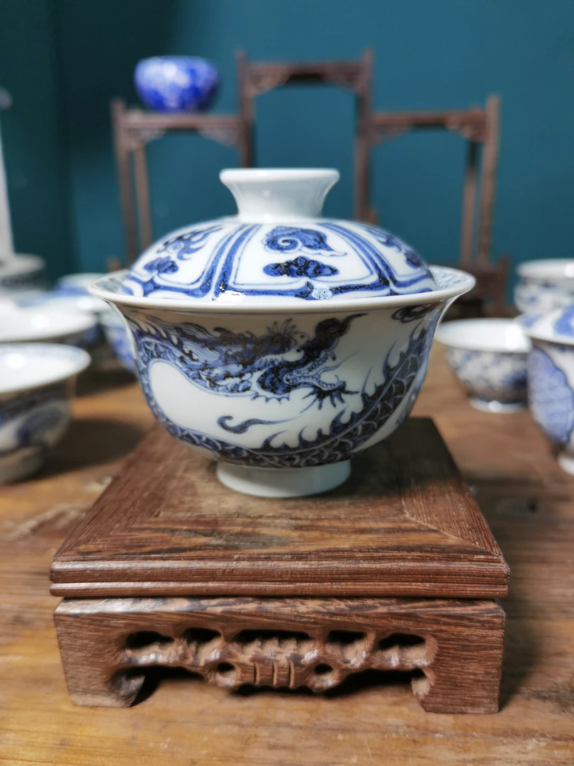 良奇铠甲龙纹暗刻盖碗