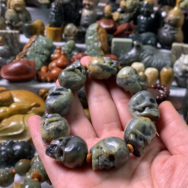 未镶嵌岫岩河磨玉（透闪石质玉）把件