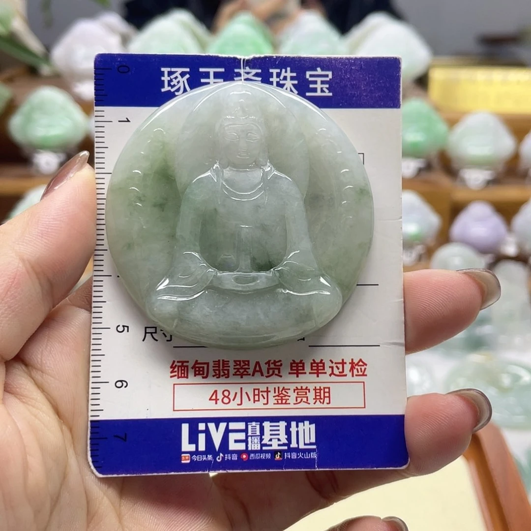 颈饰未镶嵌翡翠小**?素衣观音