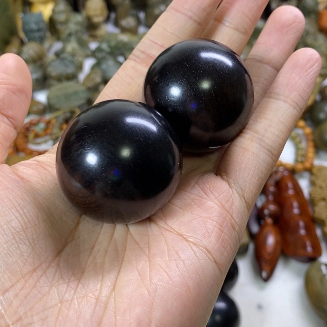 柳***盼木绿檀木料手把件