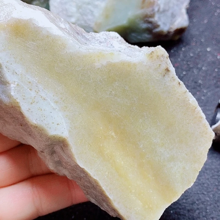 未镶嵌和田玉（糖玉）珠宝半成品