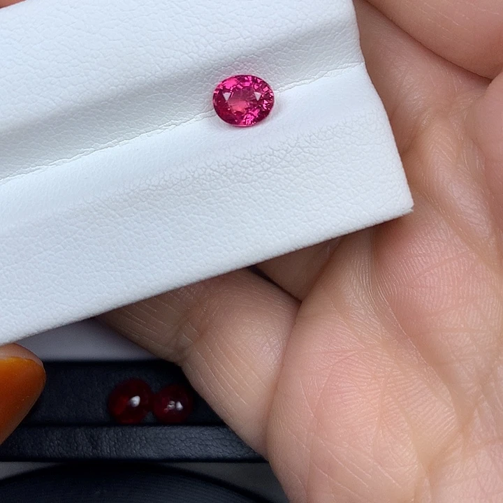 蓝宝石裸石1.05ct帕帕拉恰