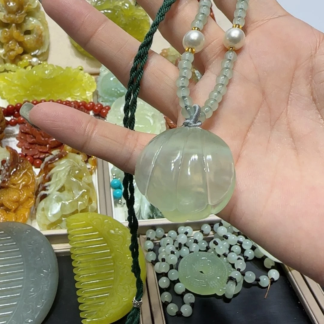 未镶嵌蛇纹石玉吊坠