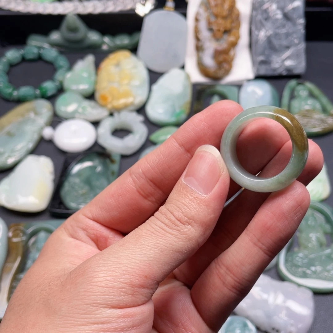 颈饰未镶嵌翡翠小****)翡翠