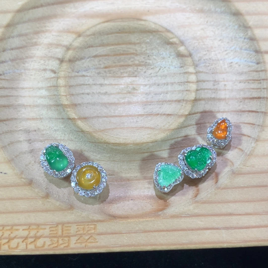 ✿***陈颈饰未镶嵌翡翠翡翠