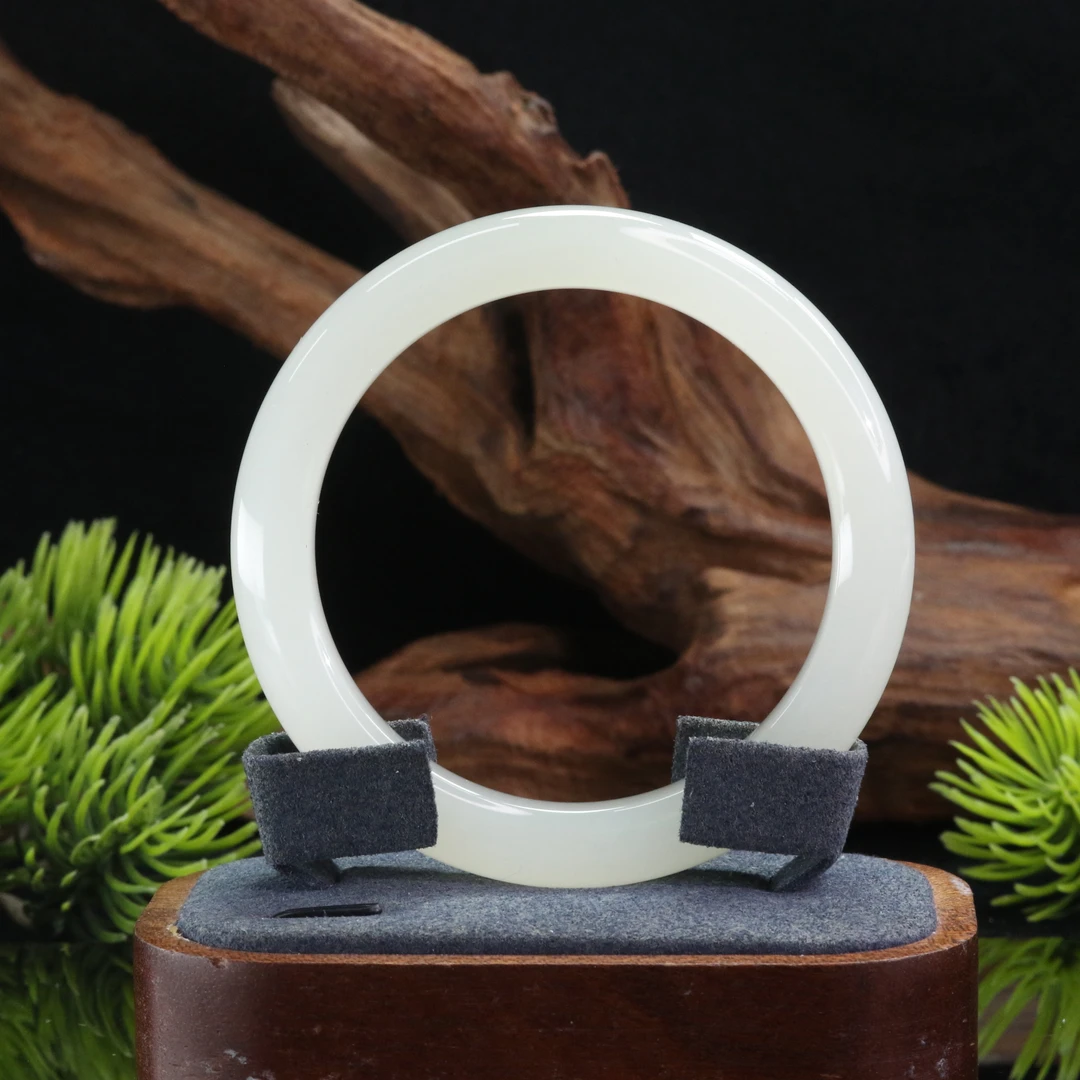 35和田玉羊脂白手镯58圈/300155北京中保拍卖