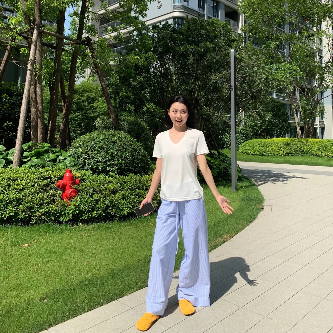 干敏皮【白月光】简约白色V领落肩百搭T恤显瘦