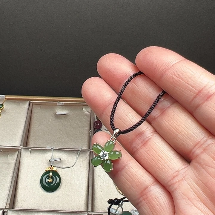 和田玉（碧玉）银S925镶嵌颈饰五叶草