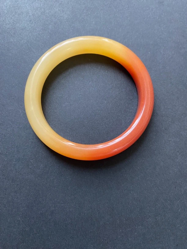 黄龙玉黄红色手镯，半山水女士百搭