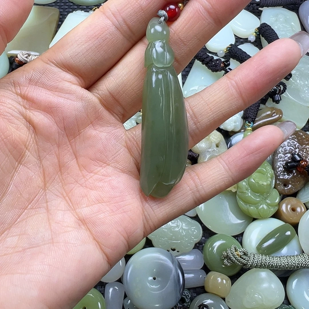 和田玉未镶嵌吊坠(不含链)不60