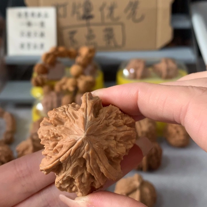 喵***喵吊坠文玩核桃异形单只，有瑕疵
