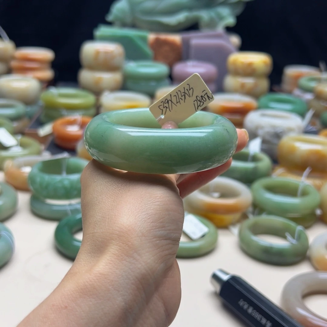 石英岩玉手镯未镶嵌白*鹅