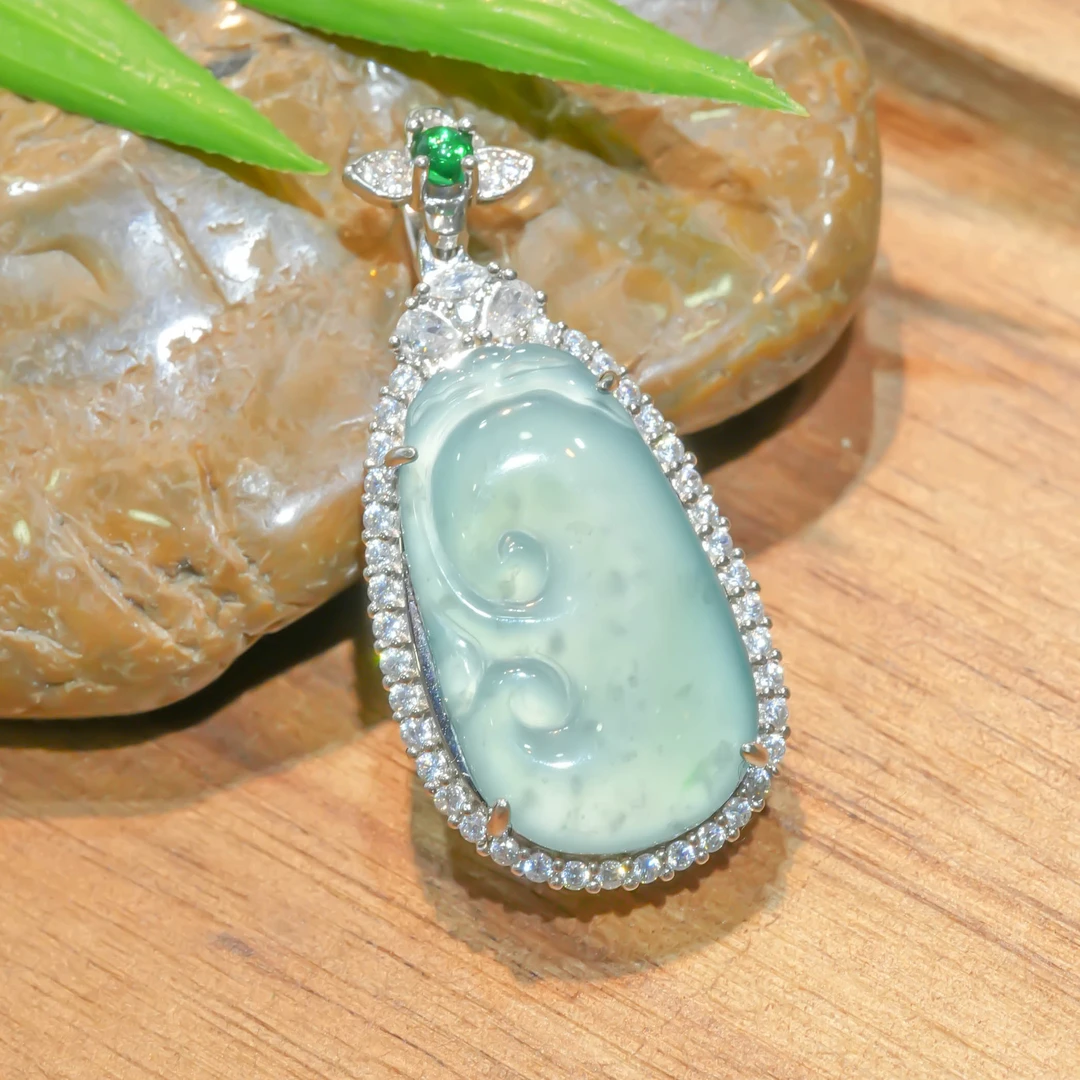 天然A货翡翠如意飘棉吊坠多样性发不含链时尚气质精致百搭豪镶