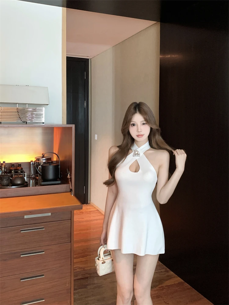 2025夏季新款纯欲辣妹水钻交叉挂脖收腰荷叶边露背吊带连衣裙女