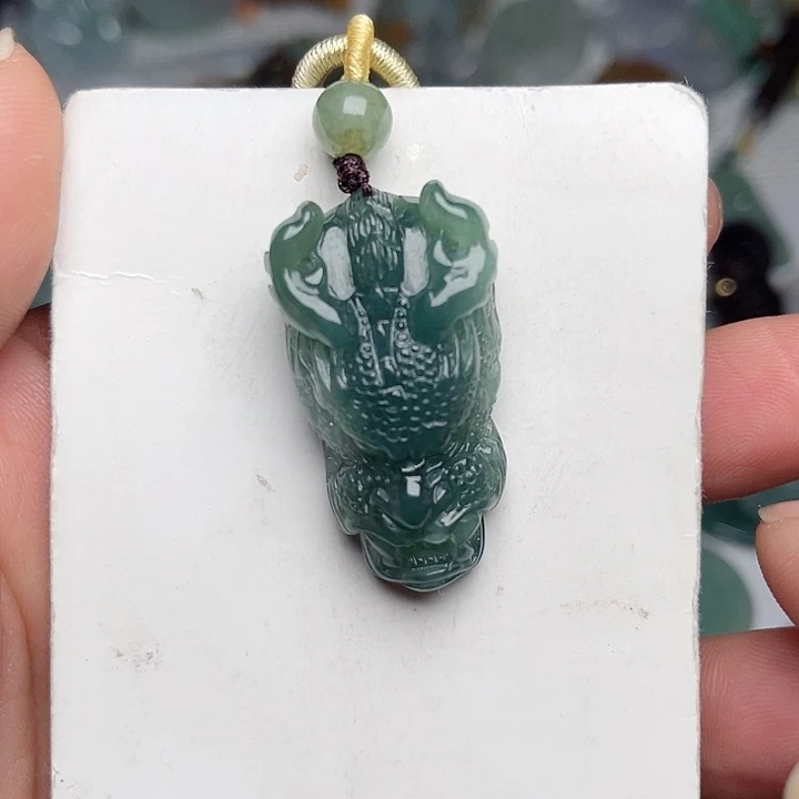 翡翠颈饰未镶嵌龙头