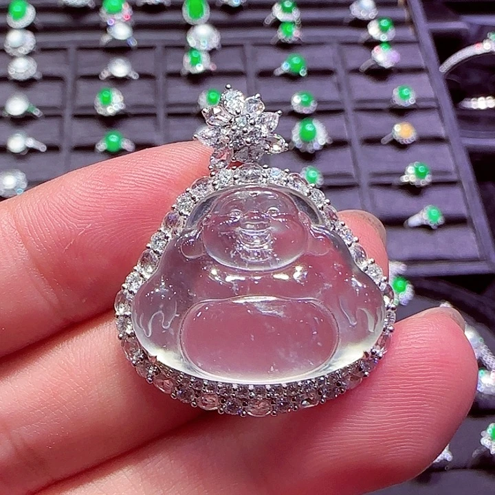 翡翠18K金镶嵌颈饰吊坠