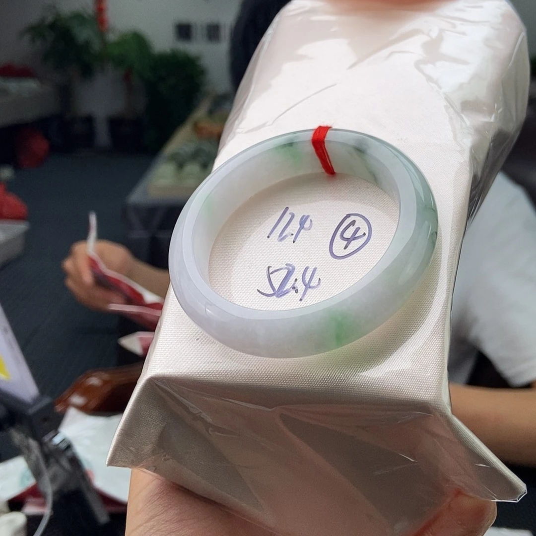 翡翠手镯未镶嵌拍一发一