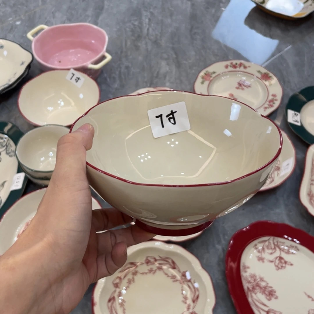 陶瓷微瑕餐具介意勿拍，满18飞！