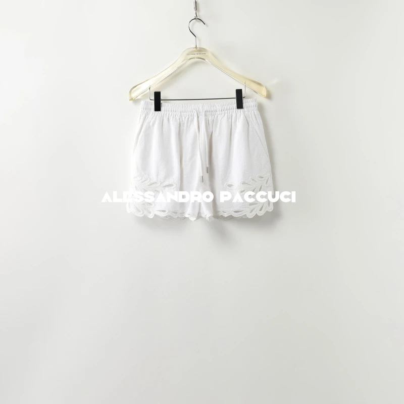 AP洛哥52060KD【私藏浪漫】亚麻白色松紧系带腰刺绣镂空百搭短裤 夏