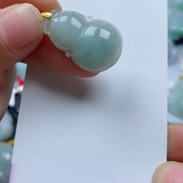 翡翠颈饰未镶嵌葫芦