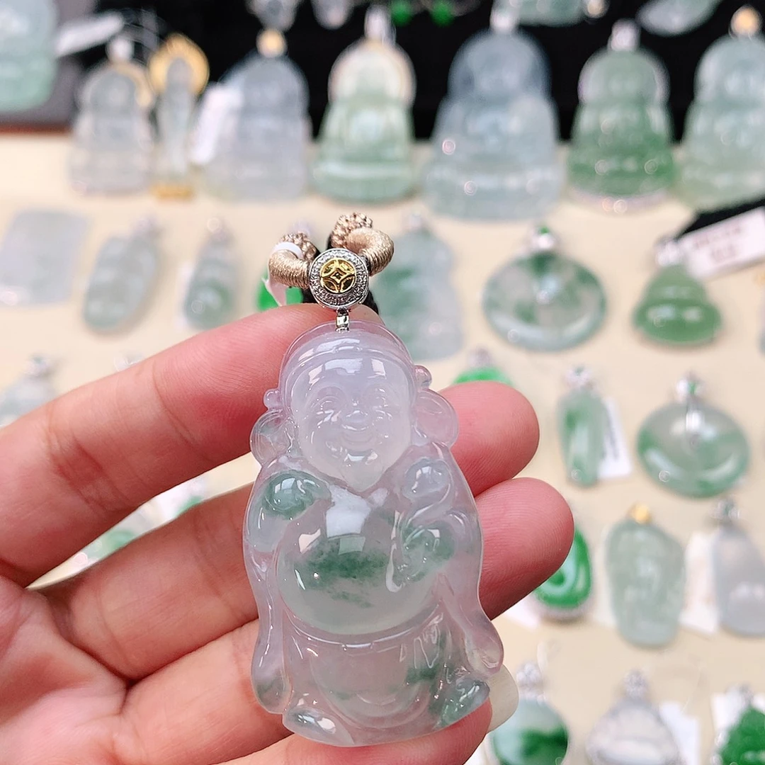 翡翠18K金镶嵌颈饰财神爷