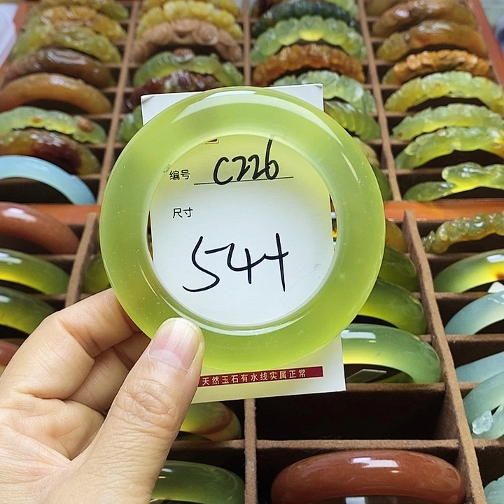 蛇纹石玉未镶嵌手镯王**?