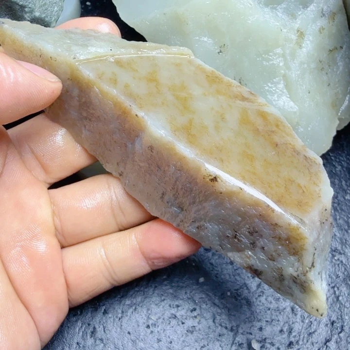 和田玉（糖玉）未镶嵌珠宝奇石