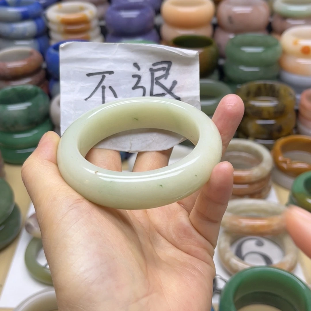 石英质玉未镶嵌手镯