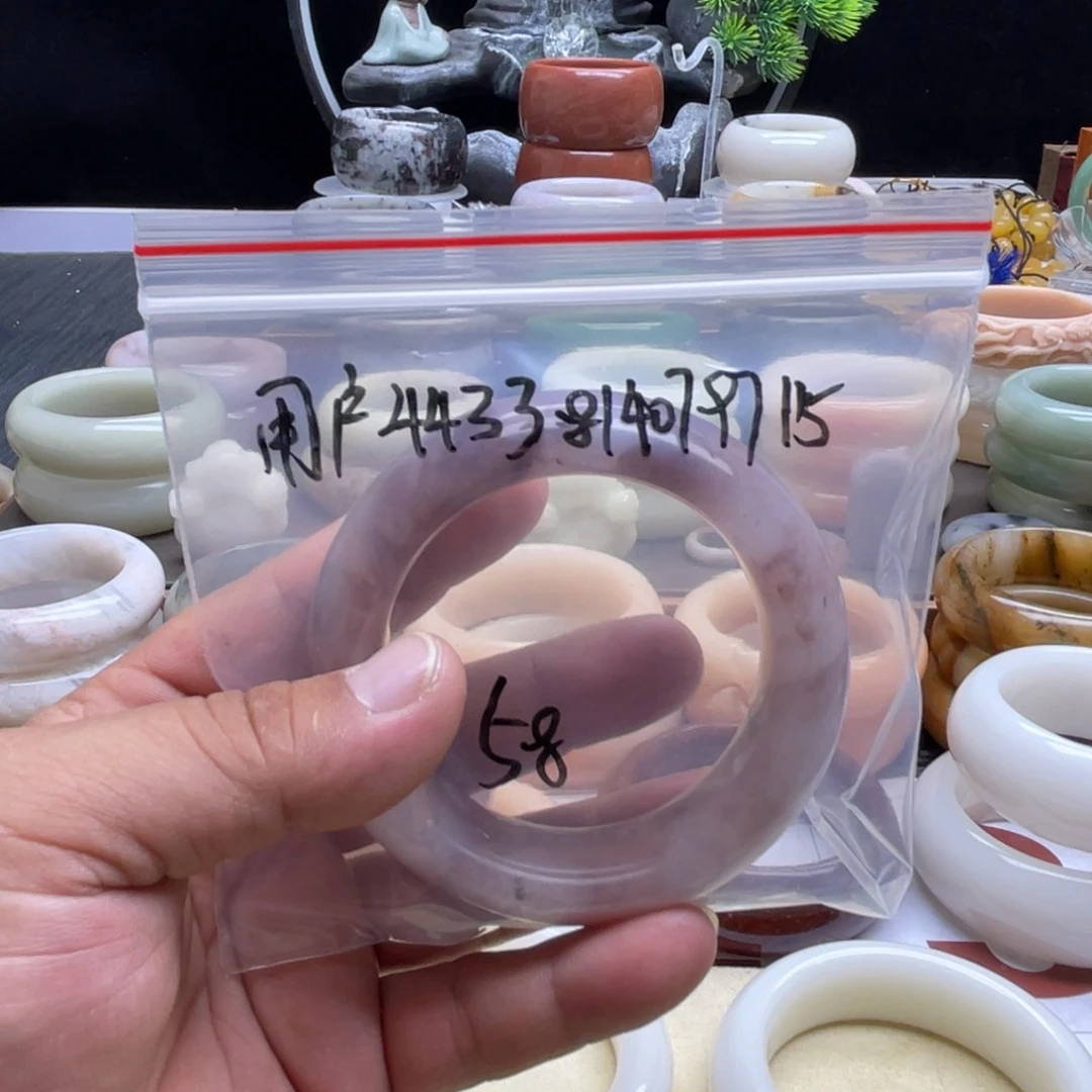 用***5石英质玉（佘太翠）未镶嵌手镯