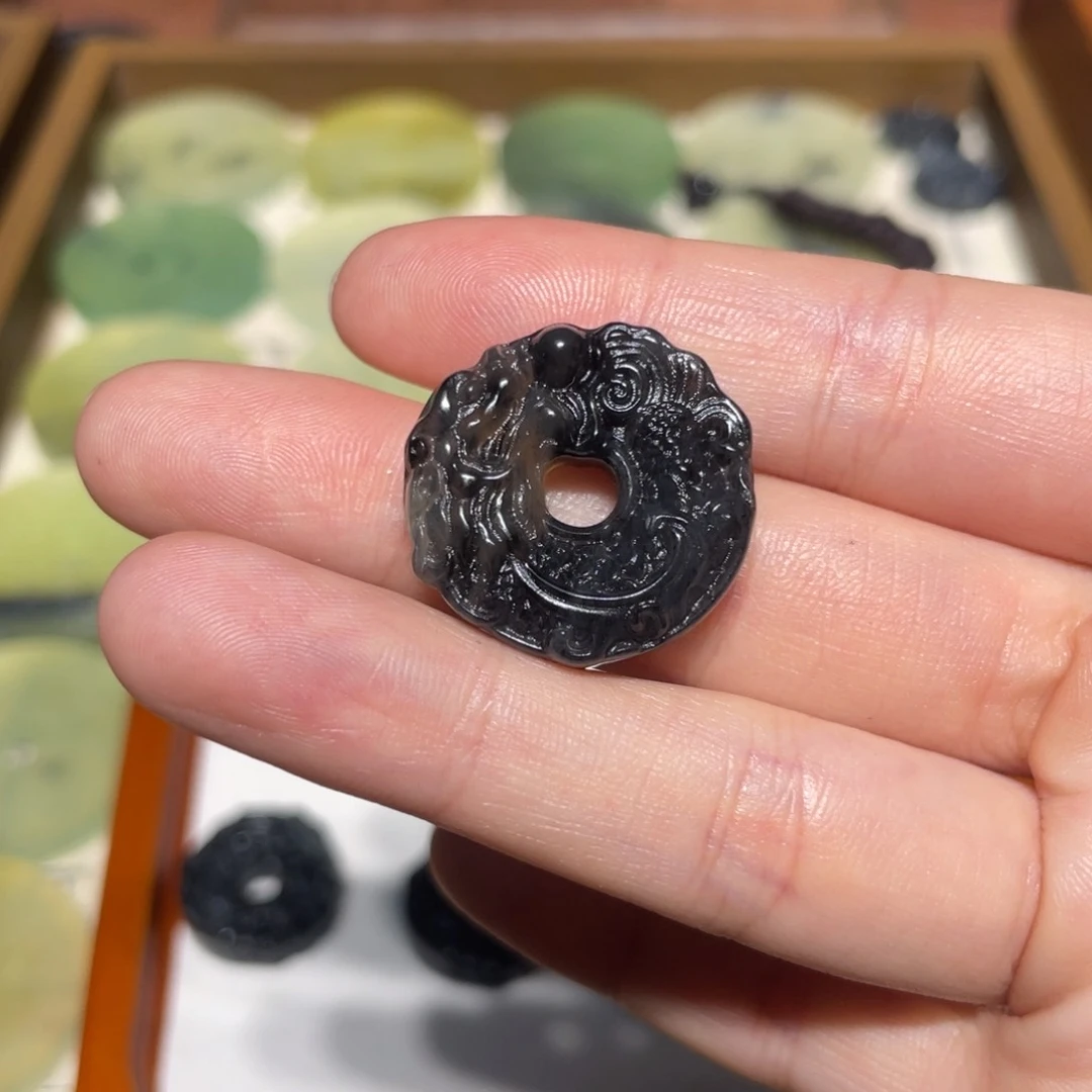 岫玉未镶嵌颈饰一****！颈饰