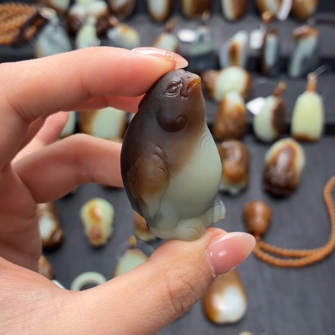 M***v和田玉未镶嵌颈饰