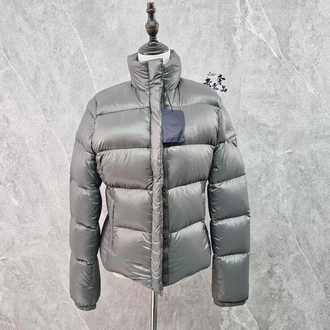99新 Prada/普拉达 海囤K/普拉达上衣/44码/ze117655