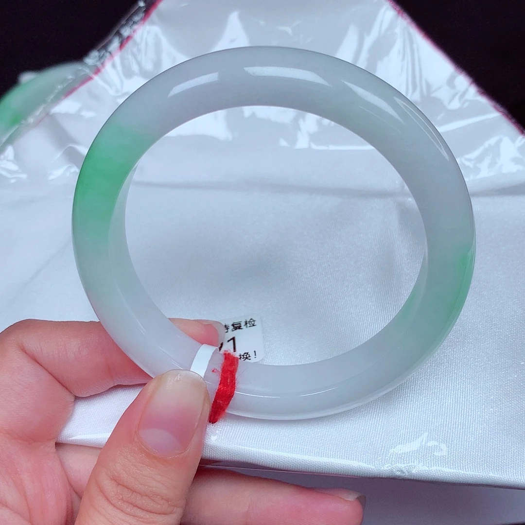 翡翠未镶嵌手镯正圈58