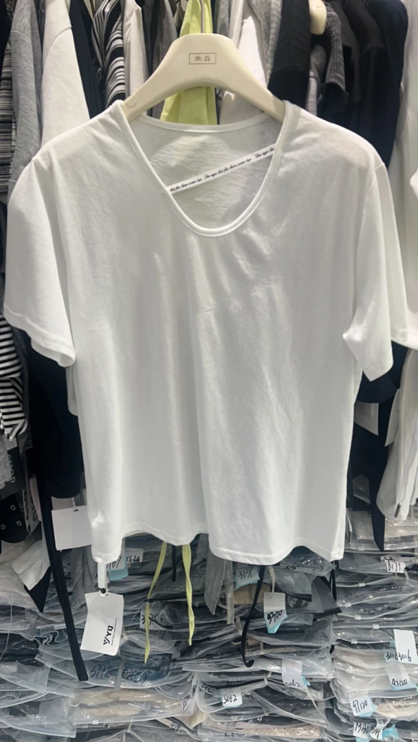 常规款通勤风短袖高腰白色V领T恤白色圆领风