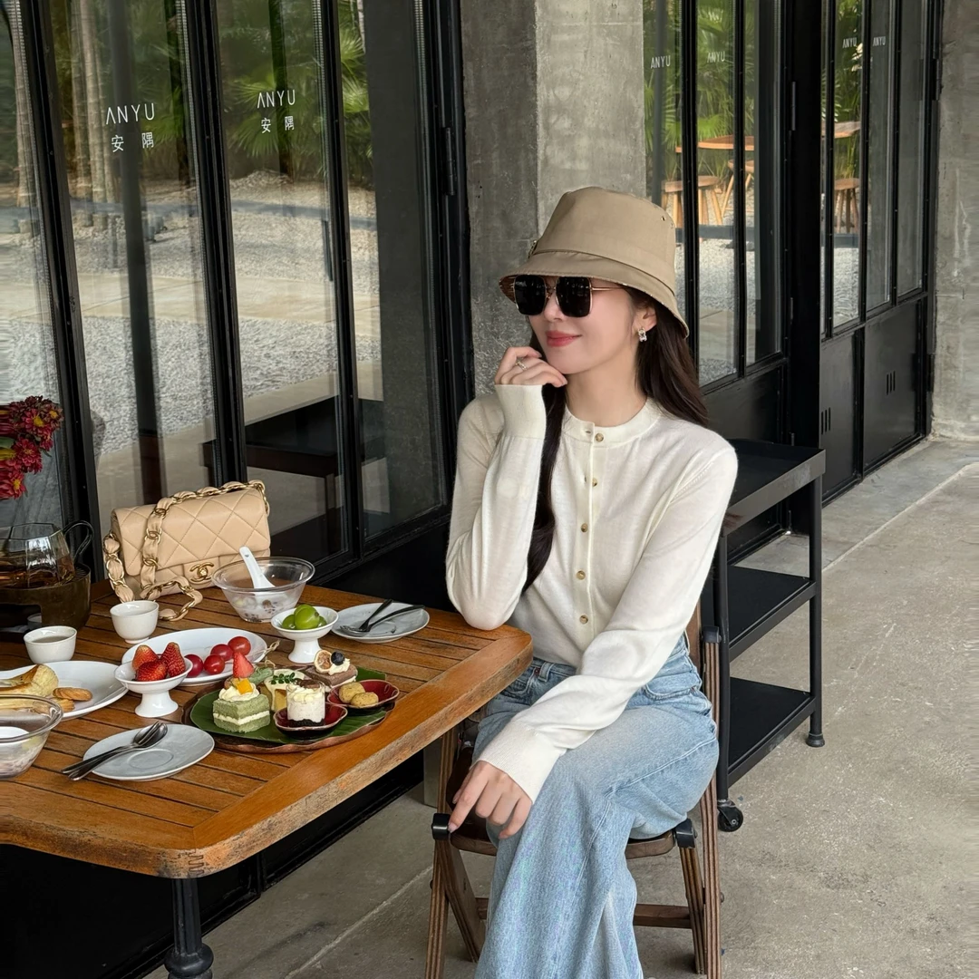 希娜 精纺羊绒慵懒感单排扣针织小衫