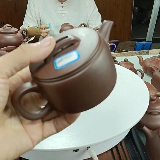 紫砂茶壶工作人员