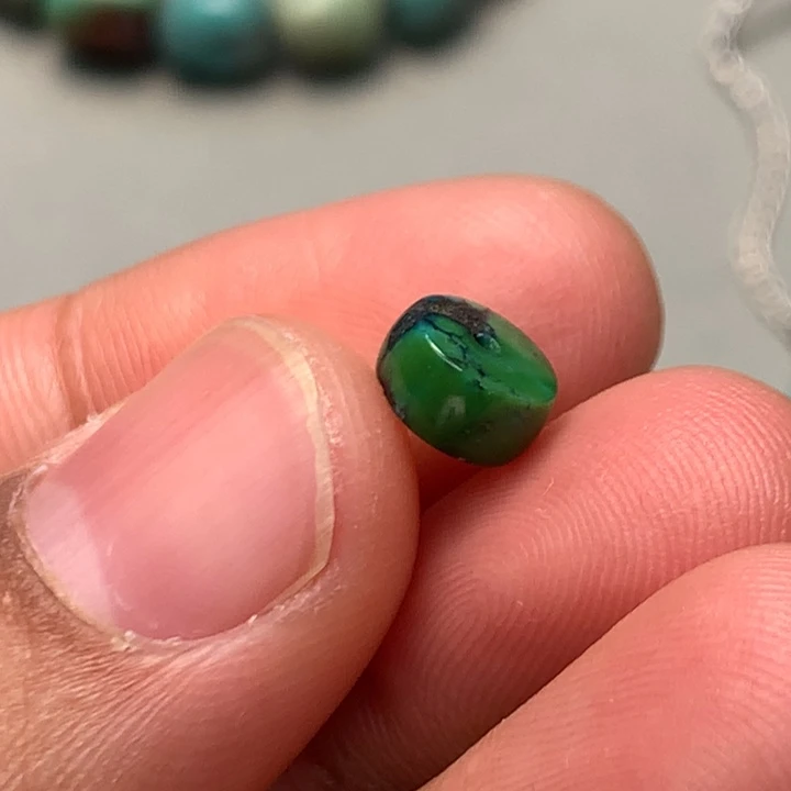 绿松石未镶嵌颈饰