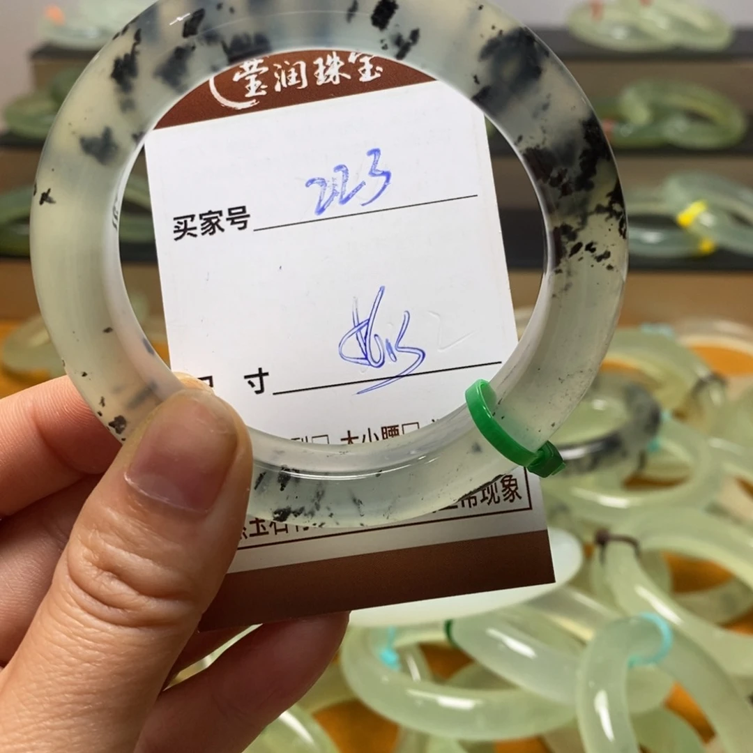 蛇纹石玉未镶嵌手镯（圆镯）坦****k