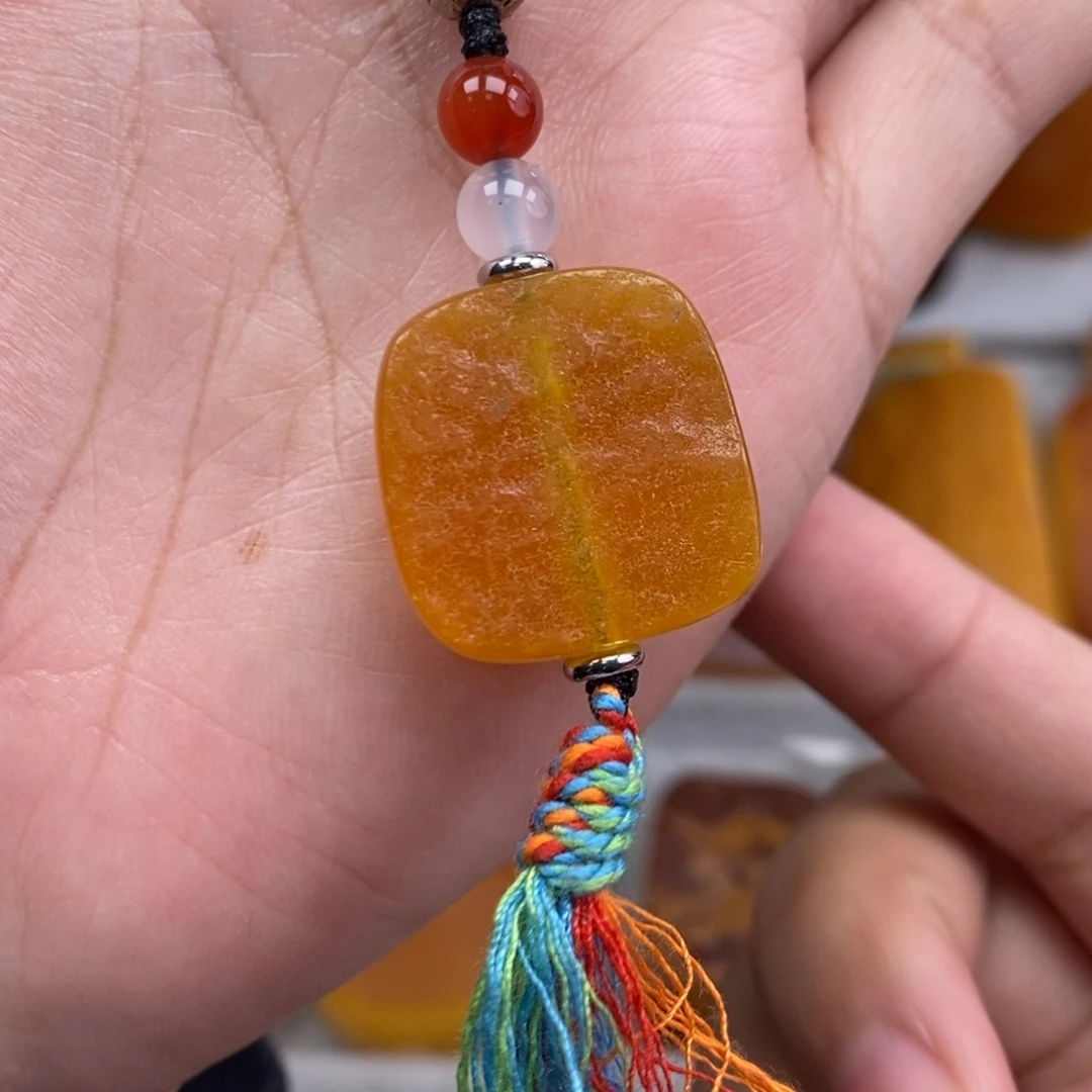 琥珀吊坠(赠链)未镶嵌