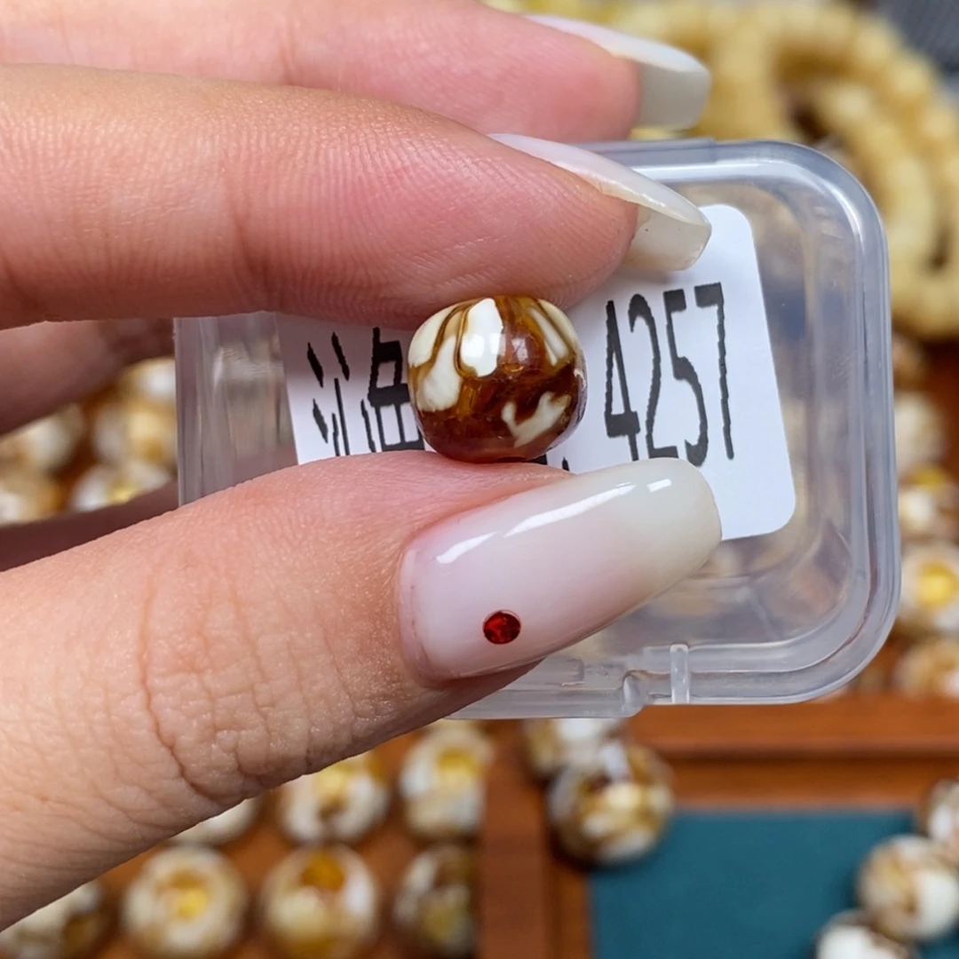 蜜蜡未镶嵌珠宝奇石4257